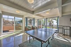 기타 'deja Blue' Oceanside Condo on Beach w/ Pools!