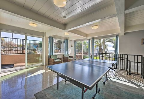 Others 'deja Blue' Oceanside Condo on Beach w/ Pools!