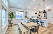 Khác 2 Modern Home + Deck, Lake View & Resort Access