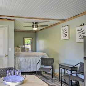 Interior1Mt Lookout Tiny House w/ Backyard & Fire Pit!,西弗吉尼亚州公寓