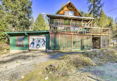 Others Pioneer Cabin Retreat w/ Grill & Mtn Views!