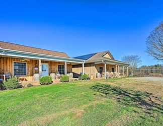 Lain-lain 2 Breathtaking Elkin Getaway w/ Vineyard Views!