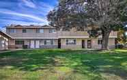 Others 7 Central Bakersfield Townhome w/ Private Patio