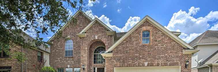 Lain-lain Spacious Home w/ Backyard ~ 25 Mi to Houston!