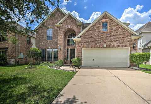 Others Spacious Home w/ Backyard ~ 25 Mi to Houston!