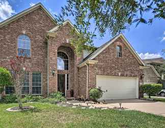 Lain-lain 2 Spacious Home w/ Backyard ~ 25 Mi to Houston!