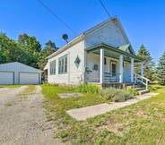 Lain-lain 4 Petoskey Schoolhouse in Countryside Setting!