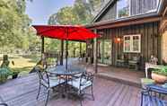 Others 7 Cozy Brasstown Cabin: Deck, Grill + Kayaks!