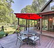 Others 7 Cozy Brasstown Cabin: Deck, Grill + Kayaks!