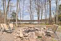 Khác Lakefront Pocono Lake Home w/ Dock & Fire Pit