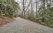 Others 6 Chic Cashiers Cabin: Mountain View, Screened Porch