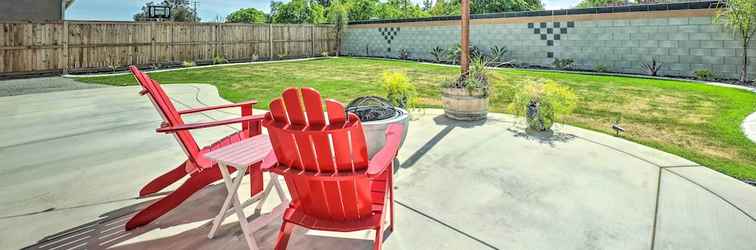 Lainnya Bright Bakersfield Home w/ Fire Pit & Yard!