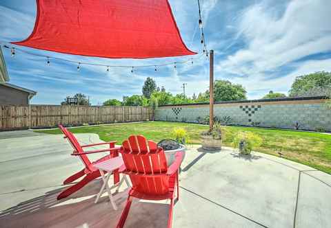 Others Bright Bakersfield Home w/ Fire Pit & Yard!