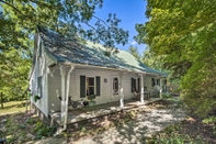 Lainnya Whimsical Bat Cave Cottage w/ Fire Pit!