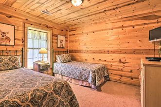 Others 4 Log Cabin w/ Deck & Hot Tub: 5 Mi to Dollywood!