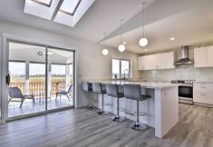 Others 6 Fully Remodeled Hillsboro Home w/ Home Theater!