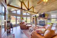 Lainnya Cozy Vian Cabin w/ Deck & Grill < 1 Mi to Lake!