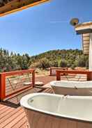 Primary image Stunning West Sedona Retreat: Deck & Soaking Tubs!