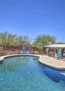 ภาพหลัก Desert Oasis w/ Fenced Pool & Mountain Views!