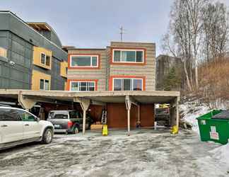 Lain-lain 2 Central Anchorage Condo, Walk to Town & Coast!