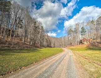 Others 2 Dog-friendly Cabin w/ Deck & Modern Amenities!