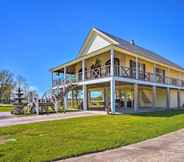 Others 6 Exquisite Lake Charles Gem - Waterfront Views