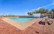 Others 2 Cozy & Relaxing Eloy Apartment w/ Pool Access