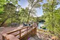 Others Waterfront Eureka Springs Vacation Rental w/ Deck