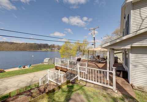 Others Belding Lakefront Cottage w/ Boat Dock & Kayaks!