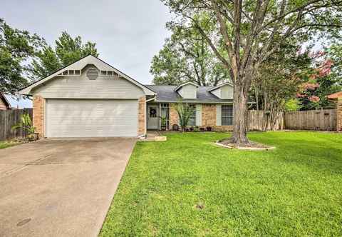 Others Cozy Irving Home w/ Fully Fenced Backyard!