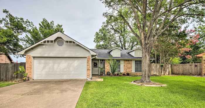Lain-lain Cozy Irving Home w/ Fully Fenced Backyard!