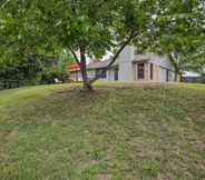 Others 3 Cozy Irving Home w/ Fully Fenced Backyard!