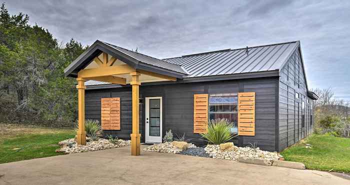 อื่นๆ Graford Cabin w/ Rooftop Deck & Lake Views!