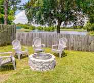 Lain-lain 4 Gulf Breeze Vacation Rental w/ Pool Access!