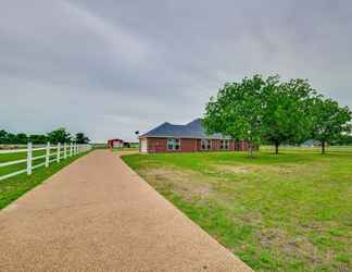 Khác 2 Pet-friendly Waxahachie Vacation Home w/ Backyard!