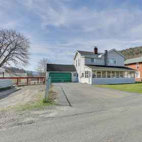 Interior1Scenic Home on the Delaware River, Pet-friendly!,特拉华县飯店