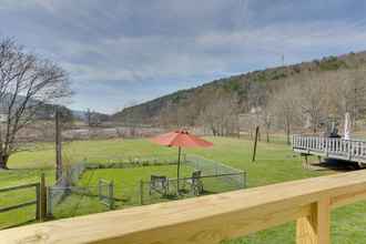 Lain-lain 4 Scenic Home on the Delaware River, Pet-friendly!