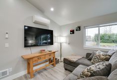 その他 6 Modern Edgewood Home Near Tacoma w/ Deck!