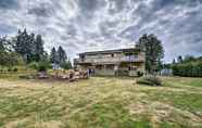 Others 4 Cozy Port Orchard Home w/ Grill & Fire Pit!