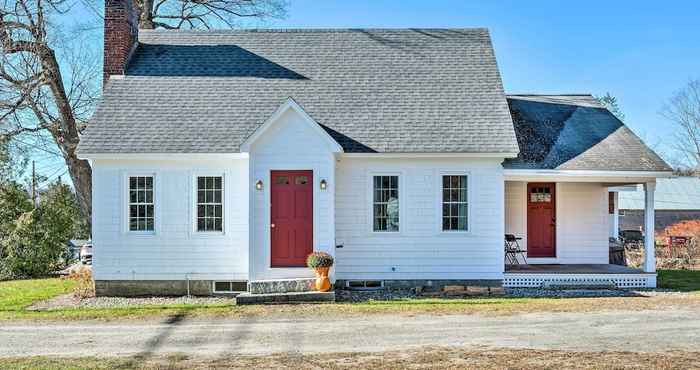 Others Charming Farmhouse: Walk to Village + Trails!