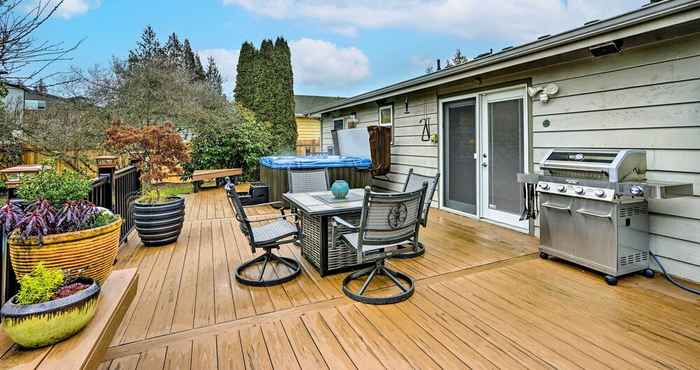 Others Lynnwood Home w/ Private Hot Tub!