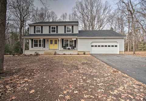 Others Recently Renovated Family Home w/ Deck & Yard