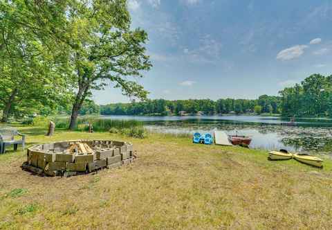 Others Lakefront Brohman Retreat w/ Dock & Fire Pit!