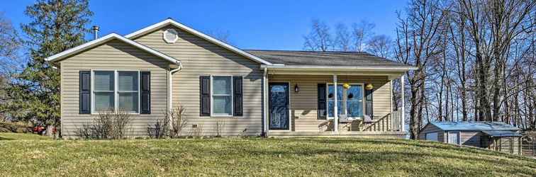 อื่นๆ Berkeley Springs Vacation Home w/ Fire Pit!