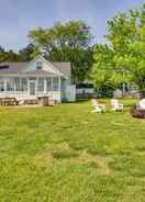 Ảnh chính Waterfront Cottage in Piney Point w/ Sunroom!