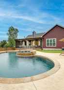 ภาพหลัก Sunny Smithville Getaway w/ Pool & Hot Tub!