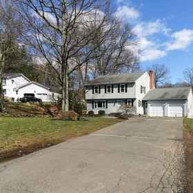 Primary image1Family Home w/ Deck & Grills in Southington!,康涅狄格州別墅