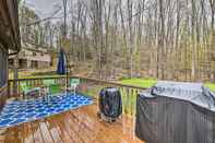 Lainnya Lake Ariel Hideaway w/ Deck, Yard & 2 Fire Pits!