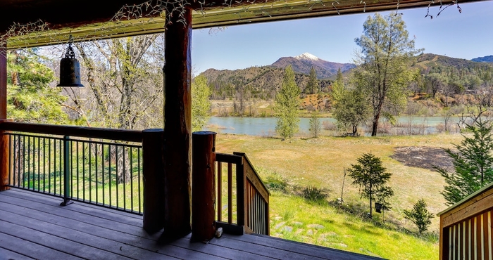 อื่นๆ Riverfront Northern California Rental Cabin!