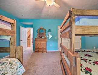 Lain-lain 2 Family-friendly Cassville Retreat w/ Deck!